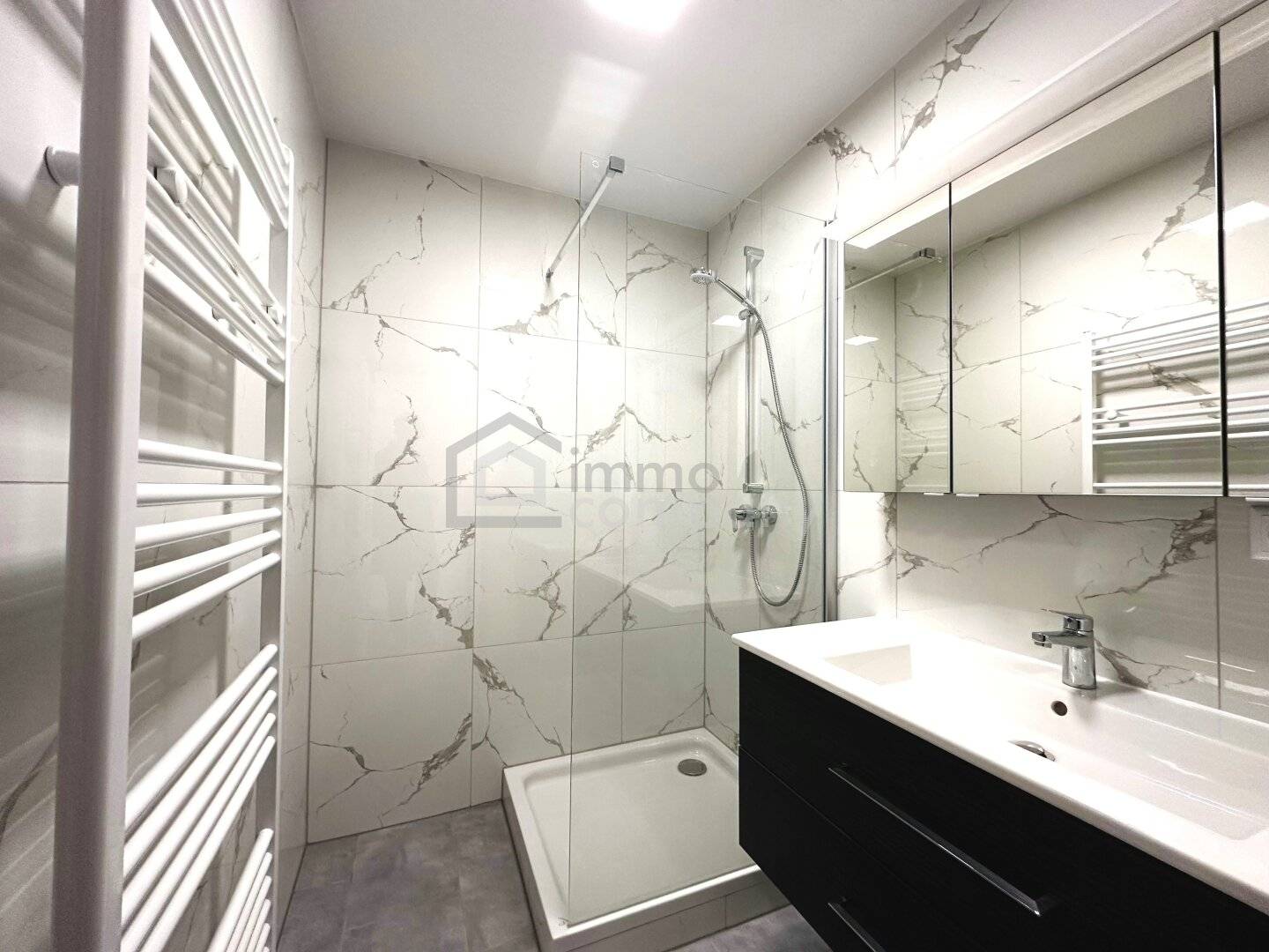 Three room apartment with balcony and elevator