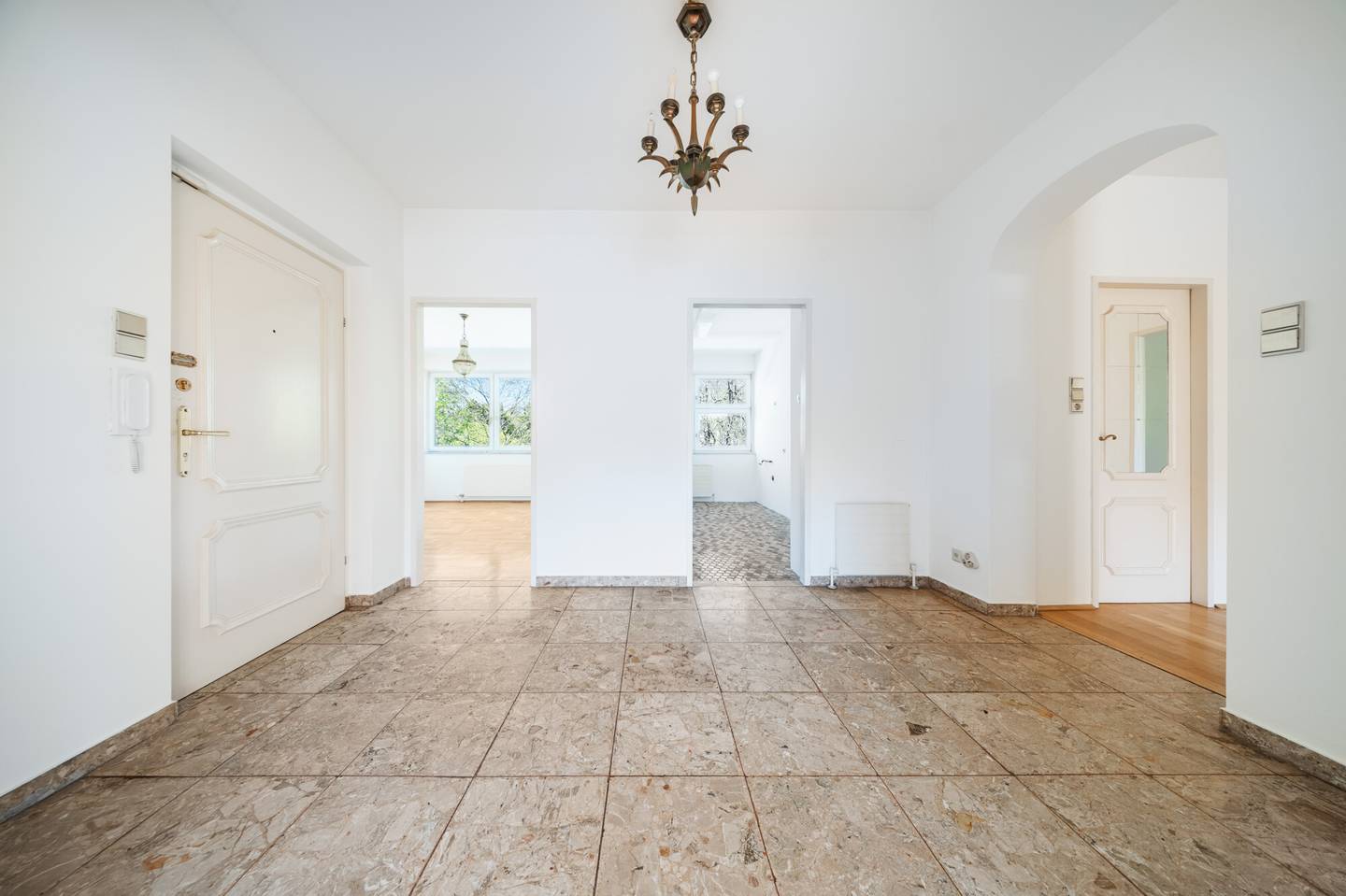 Vierzimmerwohnung mit Balkon im Grünen