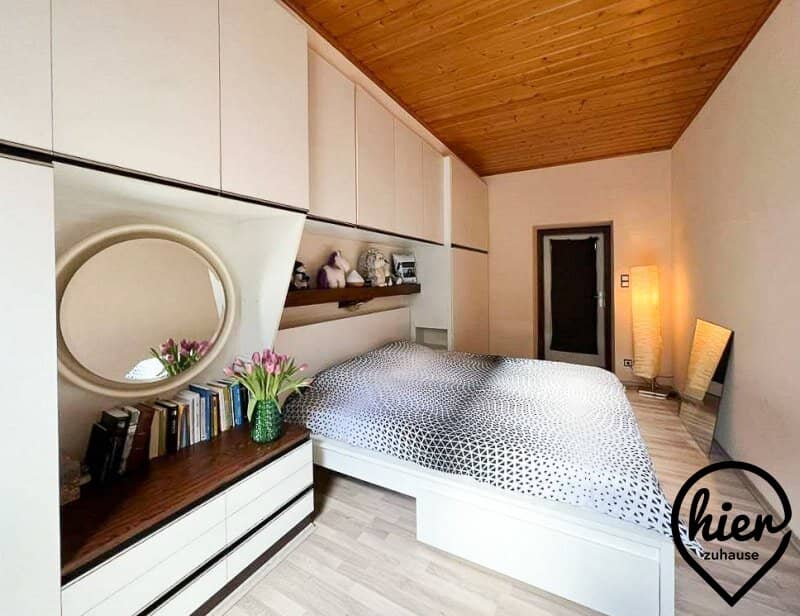Old building apartment near Augarten with lift