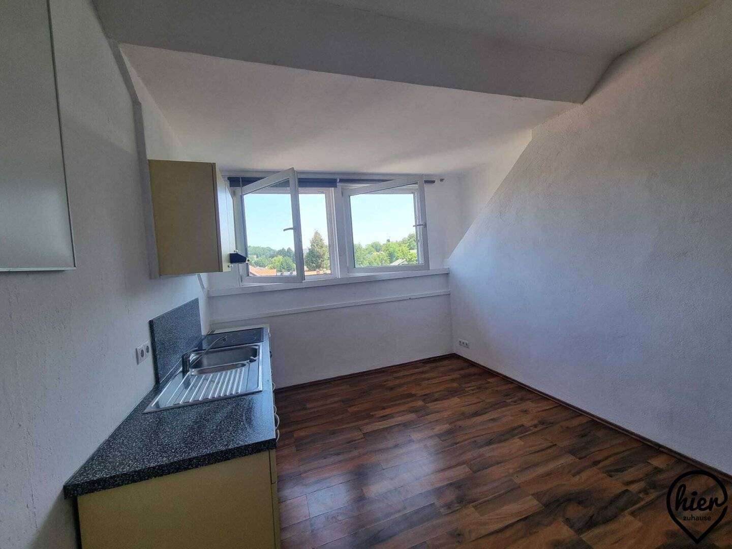 Dachgeschosswohnung ruhige Lage möblierte Wohnküche