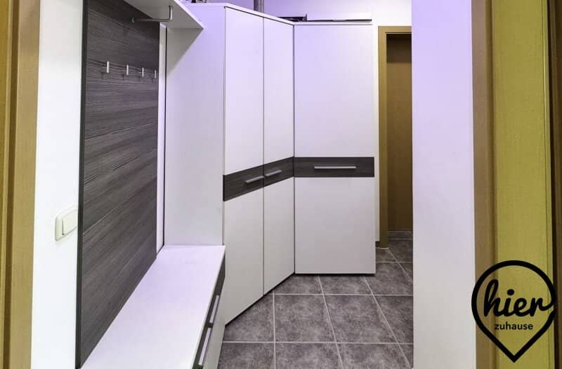 Dachgeschosswohnung mit Parkplatz voll möbliert