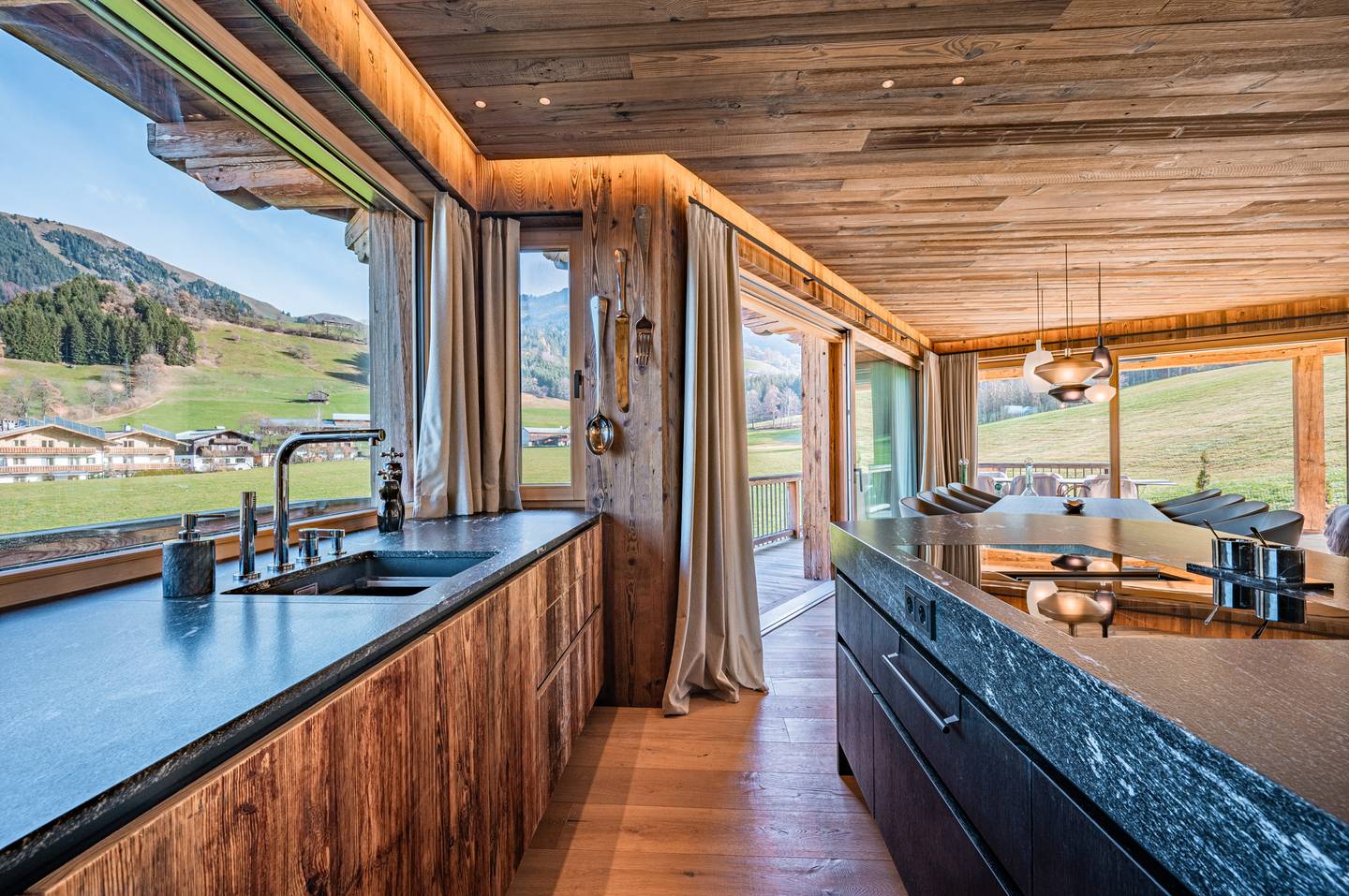 Ground floor apartment with panoramic view and garden