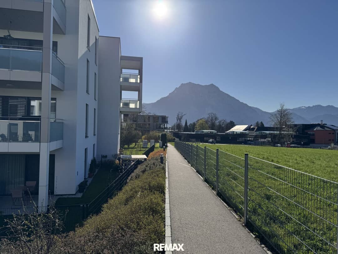Apartment newly built first occupancy near water castle park
