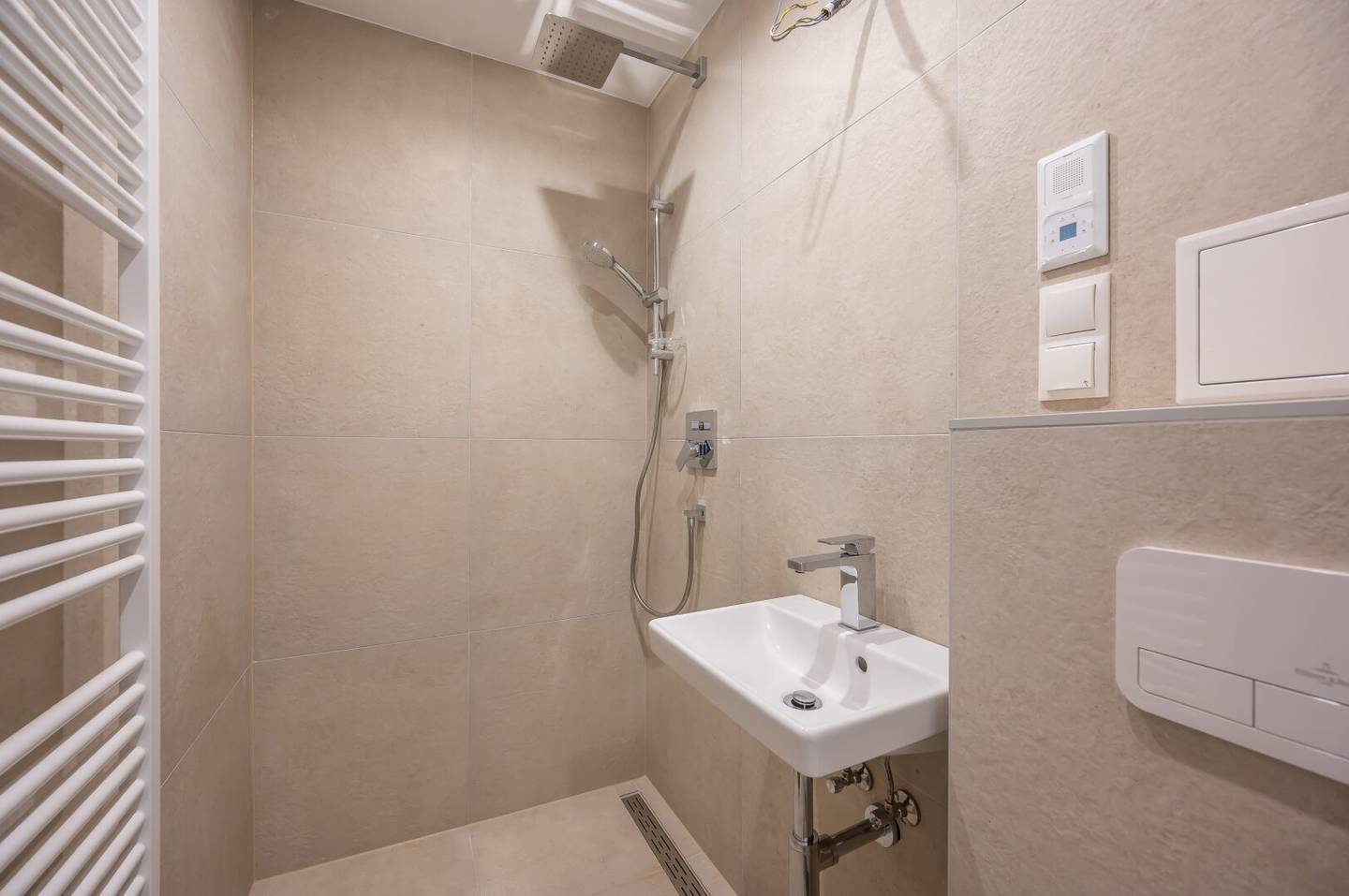 ++Bujatti++ Fantastic one room first occupancy apartment with terrace