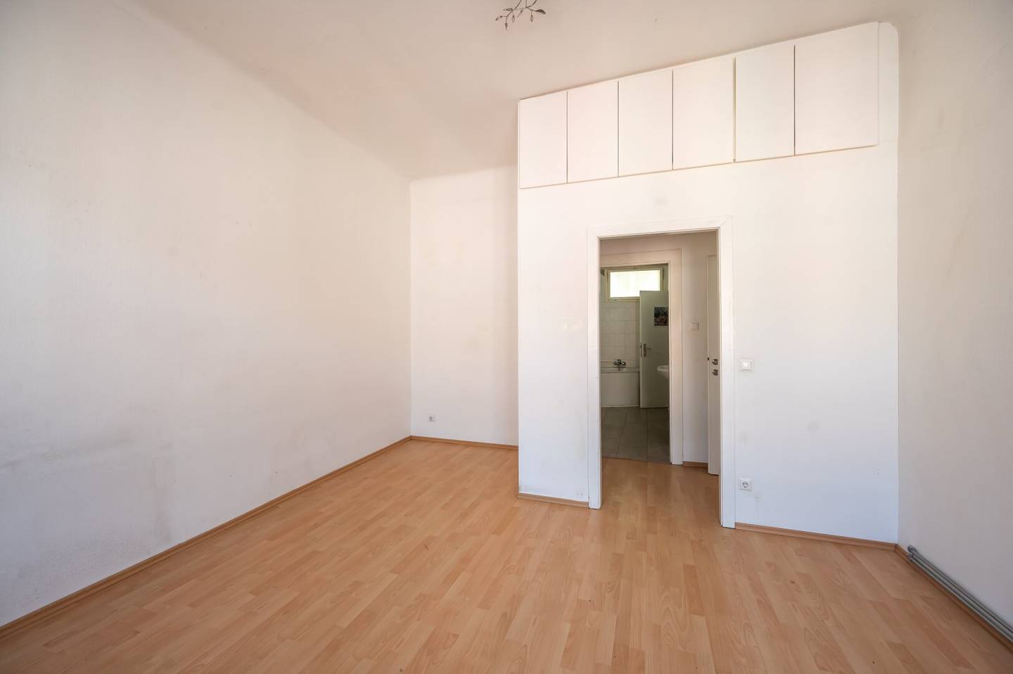 Ihre Chance: 3-Zimmer Altbau (sanierungsbedürftig) mit großem Umbaupotenzial