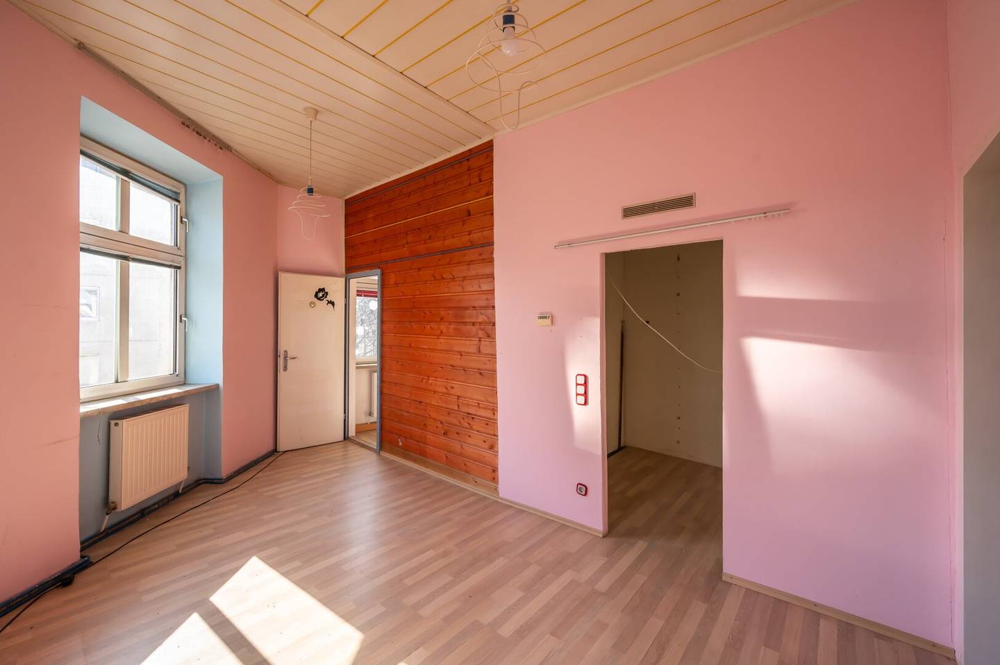 ++NEU++ Altbau mit Charme & Sanierungspotenzial – 2 Zimmer