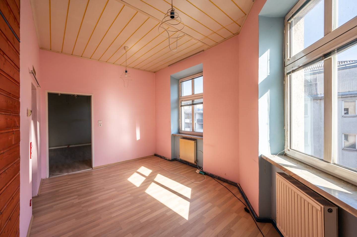 ++NEU++ Altbau mit Charme & Sanierungspotenzial – 2 Zimmer