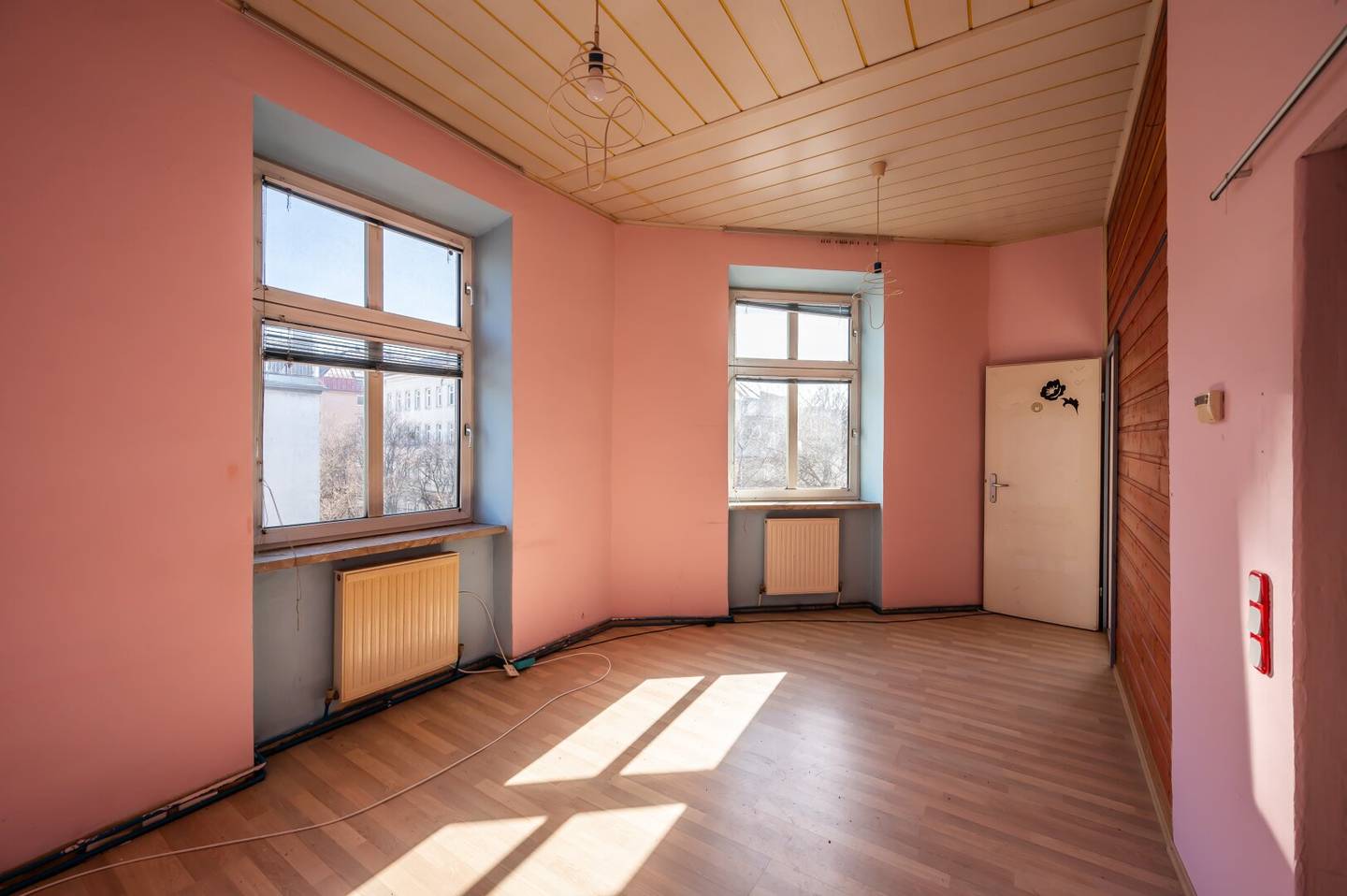 ++NEU++ Altbau mit Charme & Sanierungspotenzial – 2 Zimmer