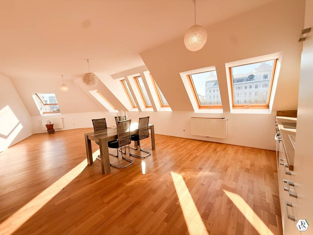 Dachgeschosswohnung neuwertig mit 2 Terrassen