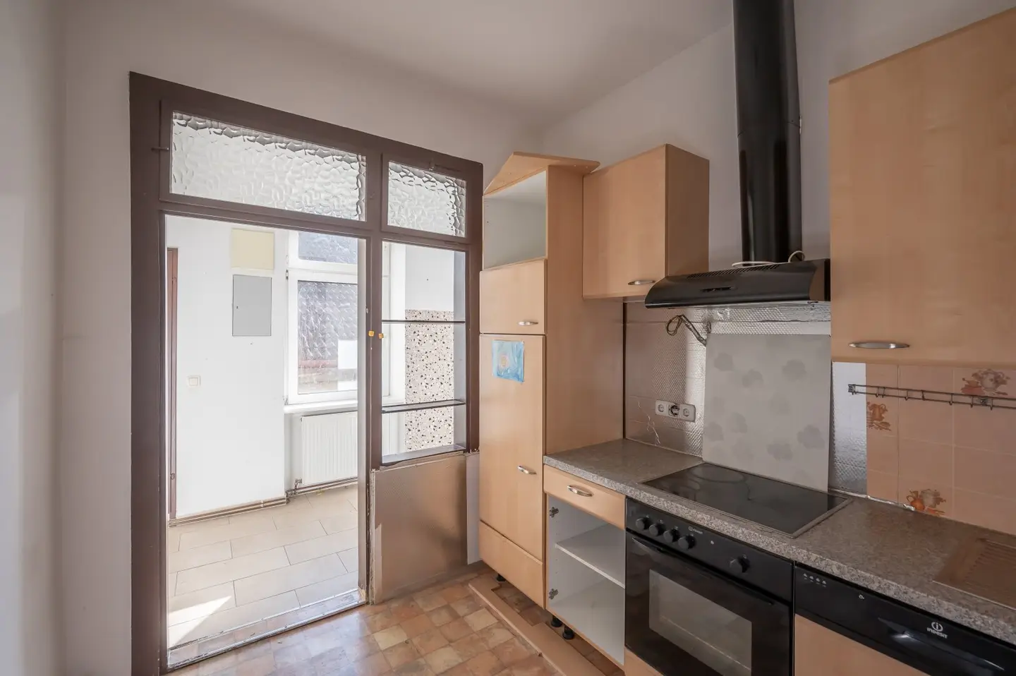 +++NEW+++ 2 room old building apartment (needs renovation) great location