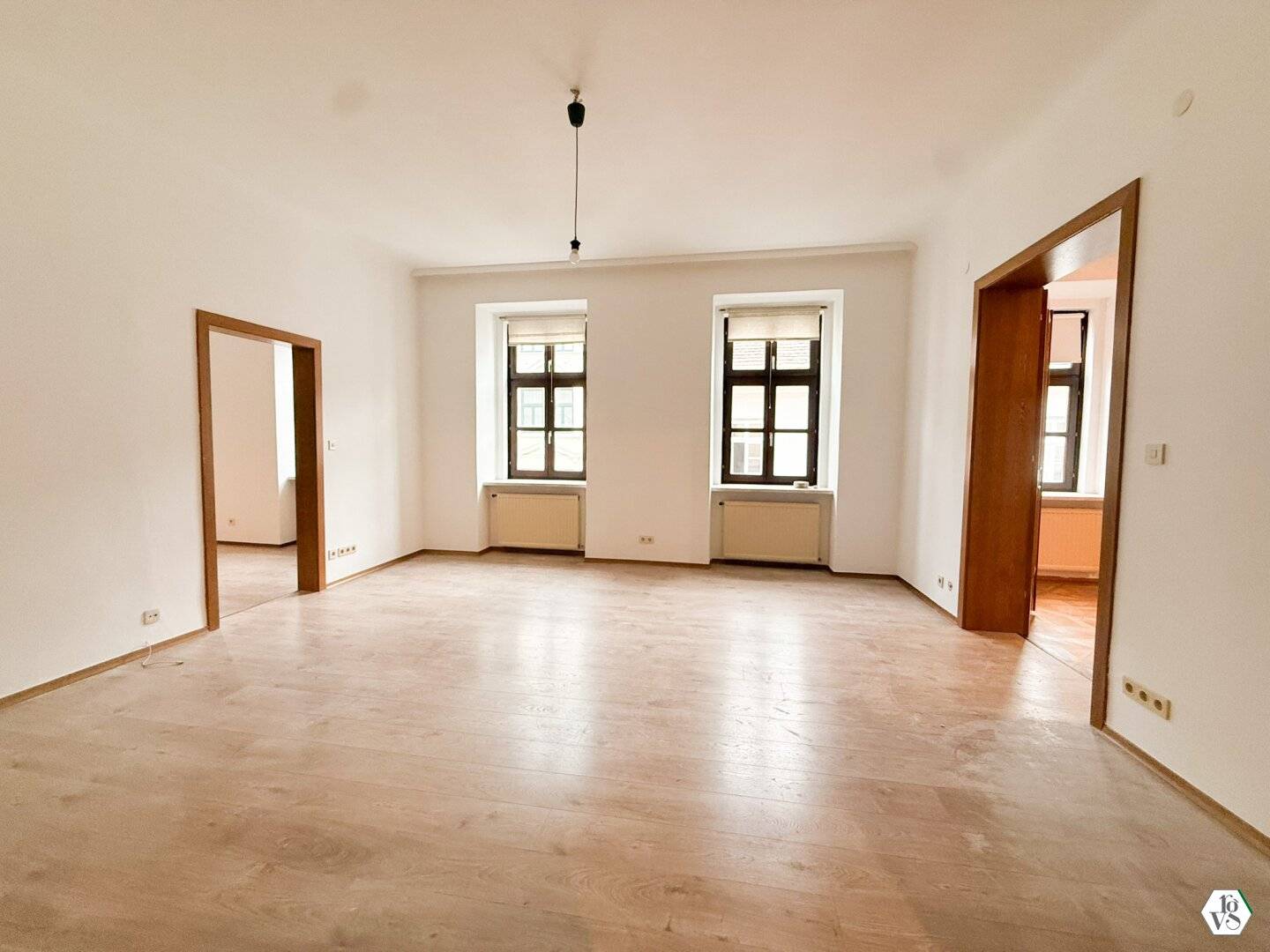 Apartment in a bright old building near city hall