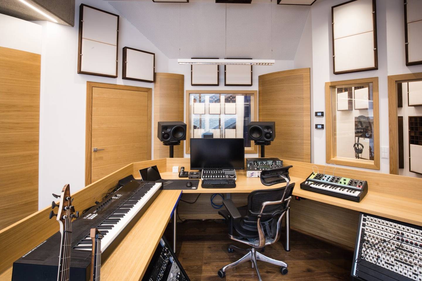 Professionelles TONSTUDIO | Büro | Arbeiten und Wohnen | Traumvilla mit großzügiger Außenbereich mit Pool | Photovoltaik | Smart-Home-System | Naturpanorama