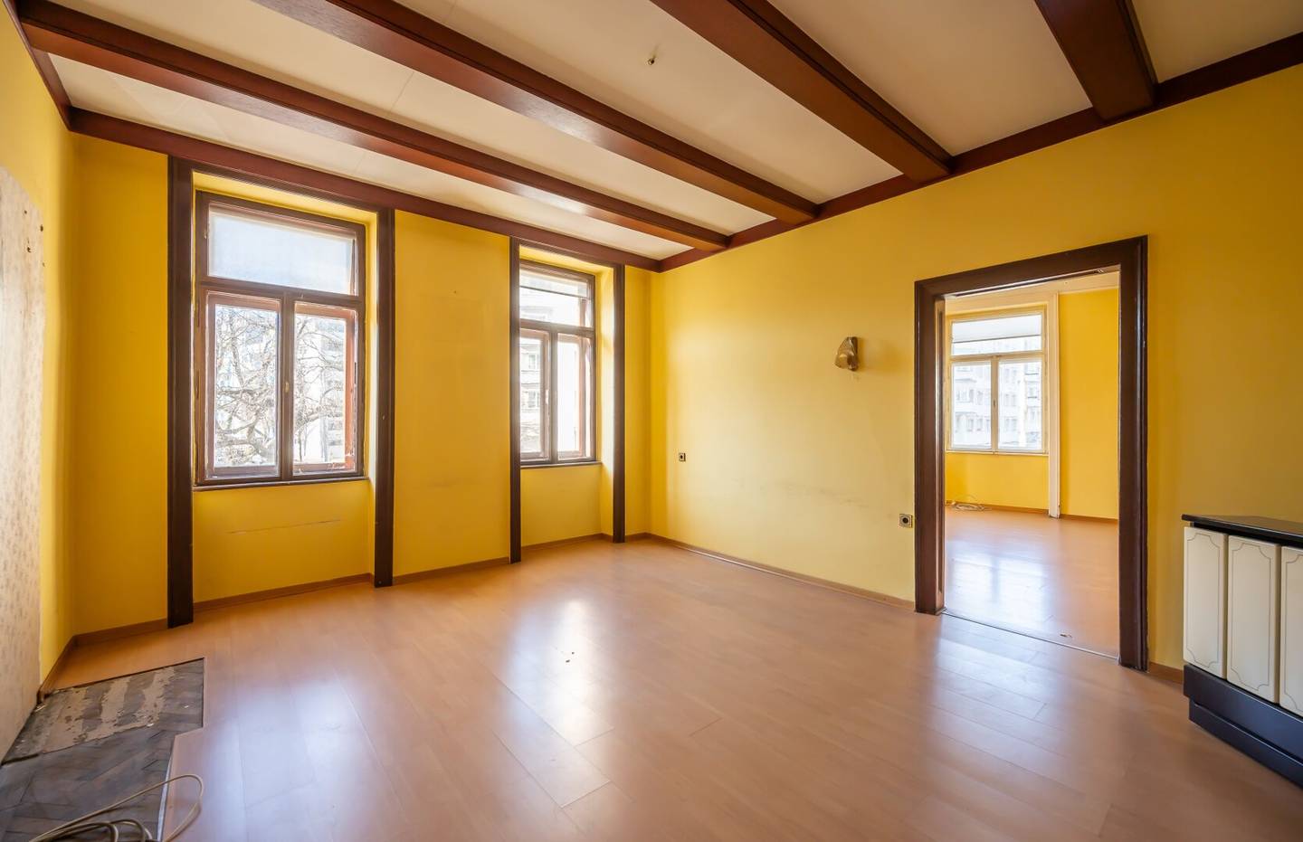 ++NEW++ Old building classic: 3 room apartment with enormous renovation potential