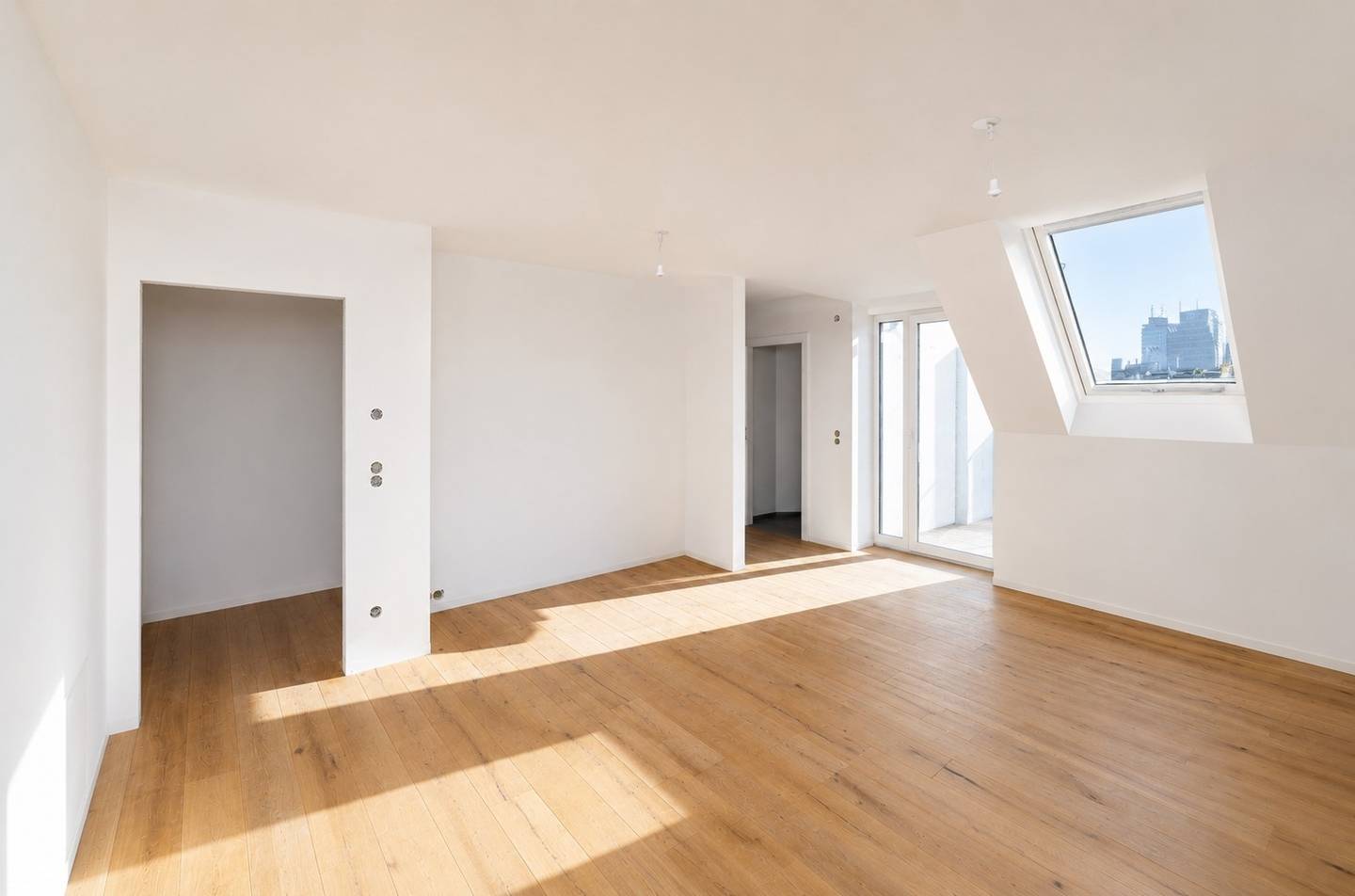 Dachgeschosswohnung mit Balkon im Altbau und Lift