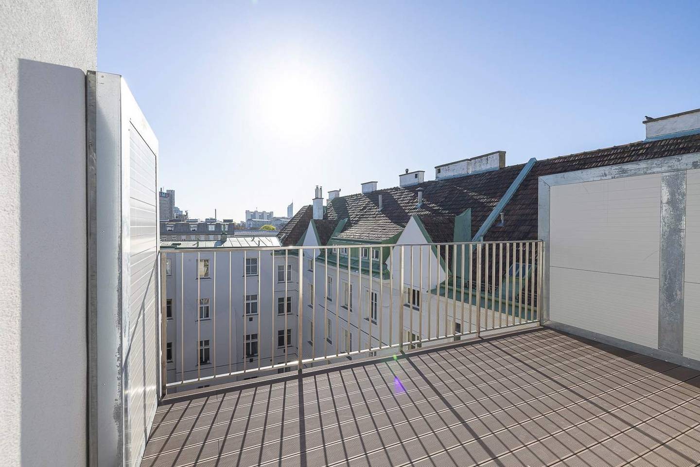 Dachgeschosswohnung mit Balkon im Altbau und Lift