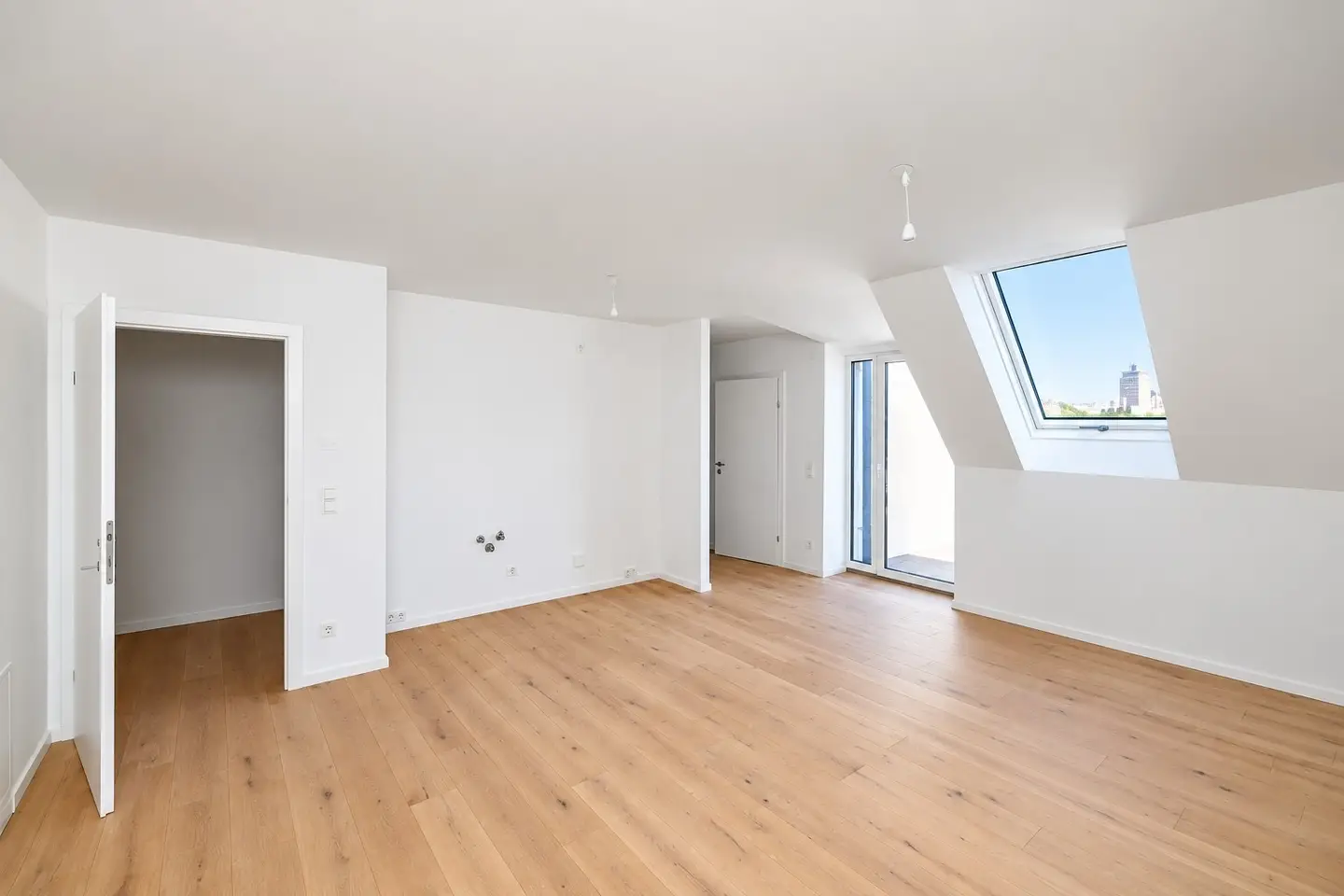 Dachgeschosswohnung mit Balkon im Altbau und Lift