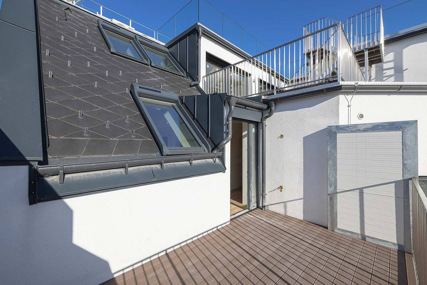 Dachgeschosswohnung mit Balkon im Altbau und Lift