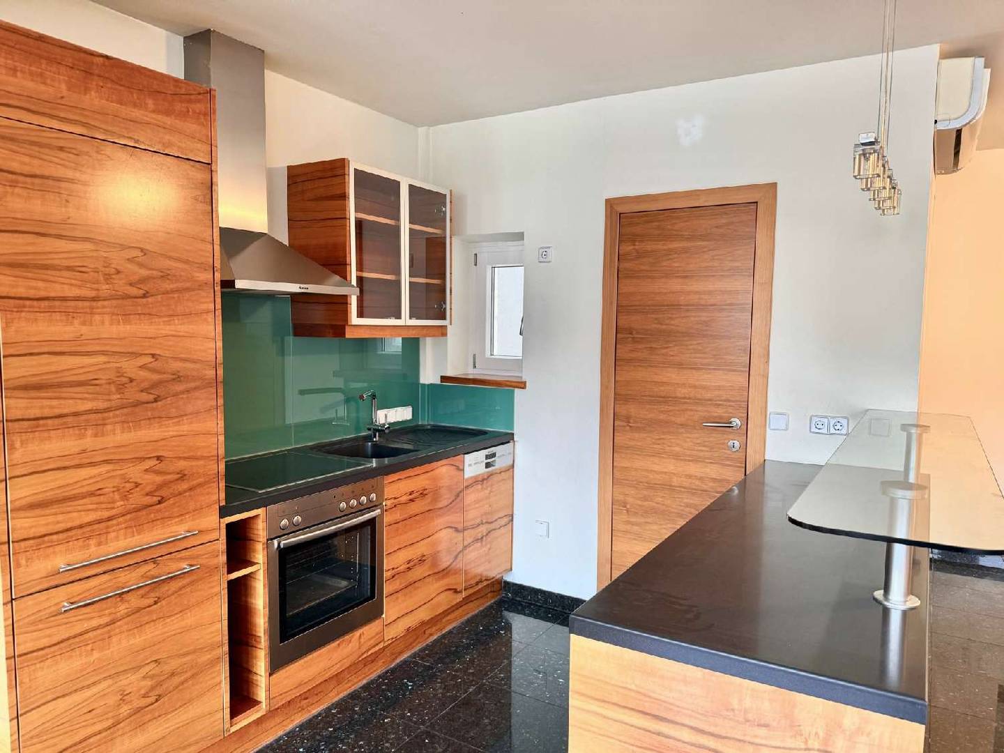 Top floor apartment at Naschmarkt with roof terrace