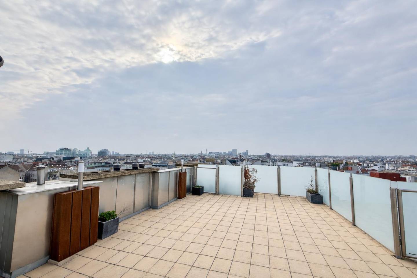 Top floor apartment at Naschmarkt with roof terrace