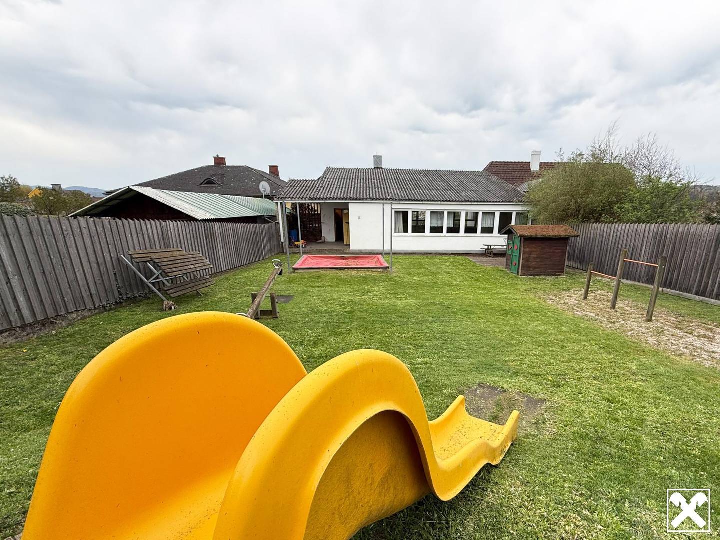 Former kindergarten w/ garden, 187m²
