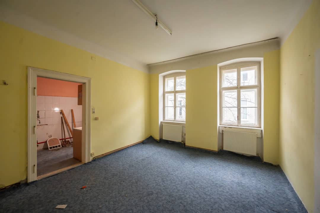 Altbauwohnung mit Renovierungspotenzial