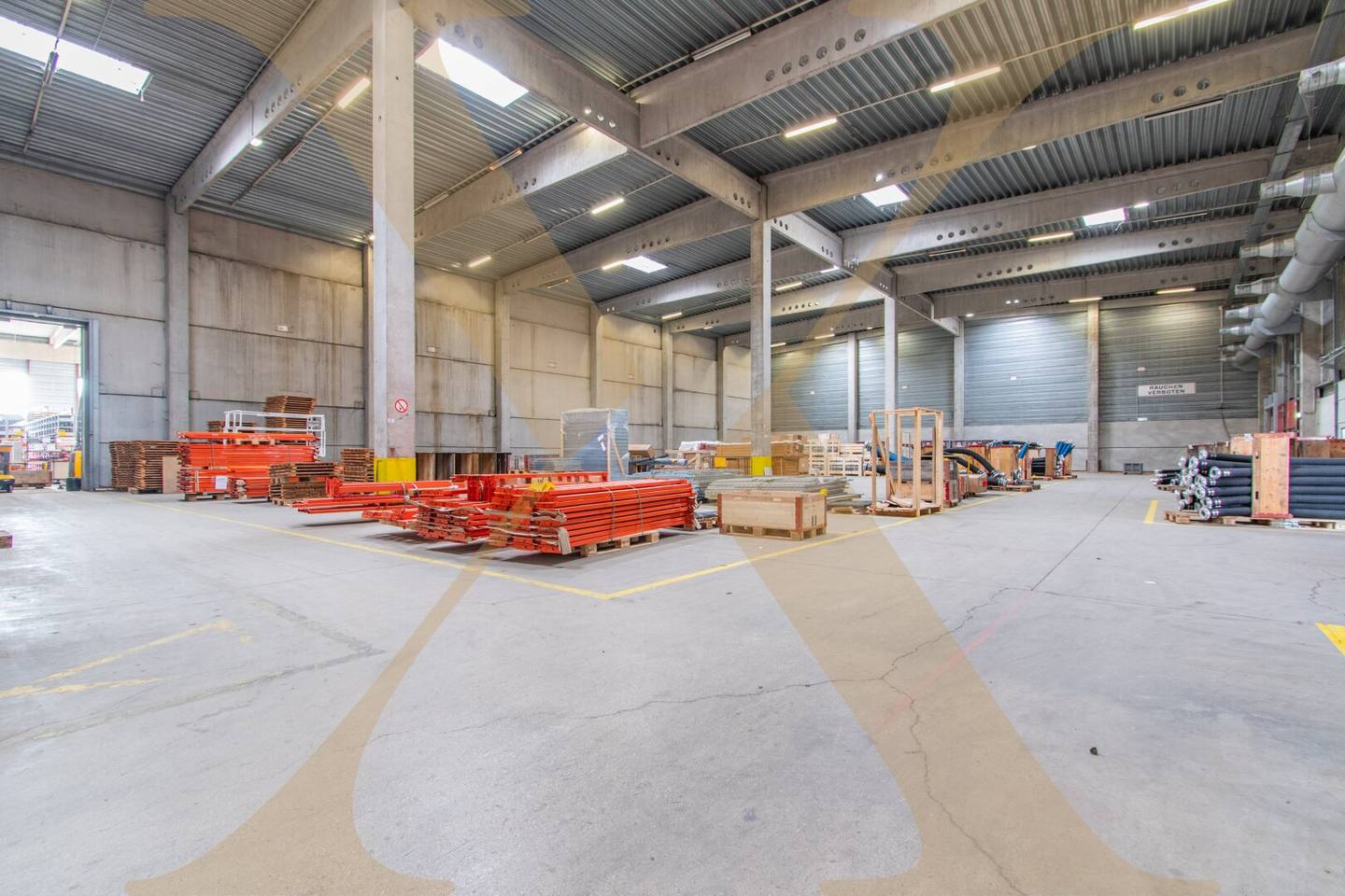 Warehouse Halls 3200m² Leonding