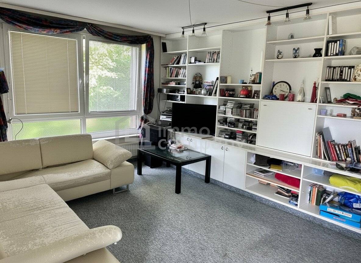 Spacious apartment with balcony and parking spaces