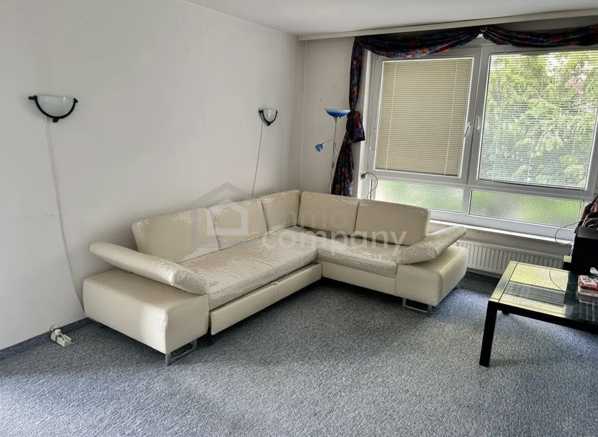 Großzügige Wohnung mit Balkon und Stellplätzen