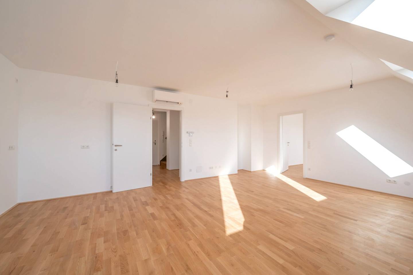 NEW Modern 3.5 room top floor Maisonette with two terraces