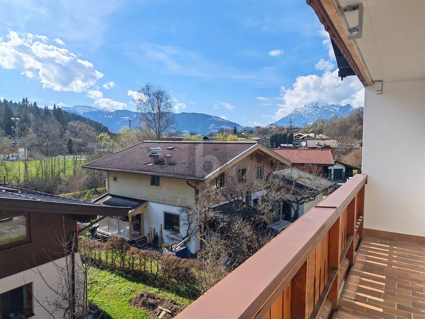Apartment with panoramic view and sunny balconies