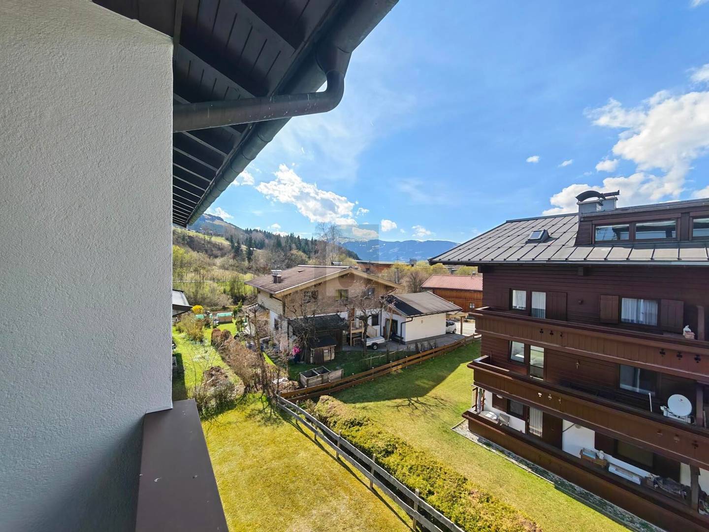 Apartment with panoramic view and sunny balconies