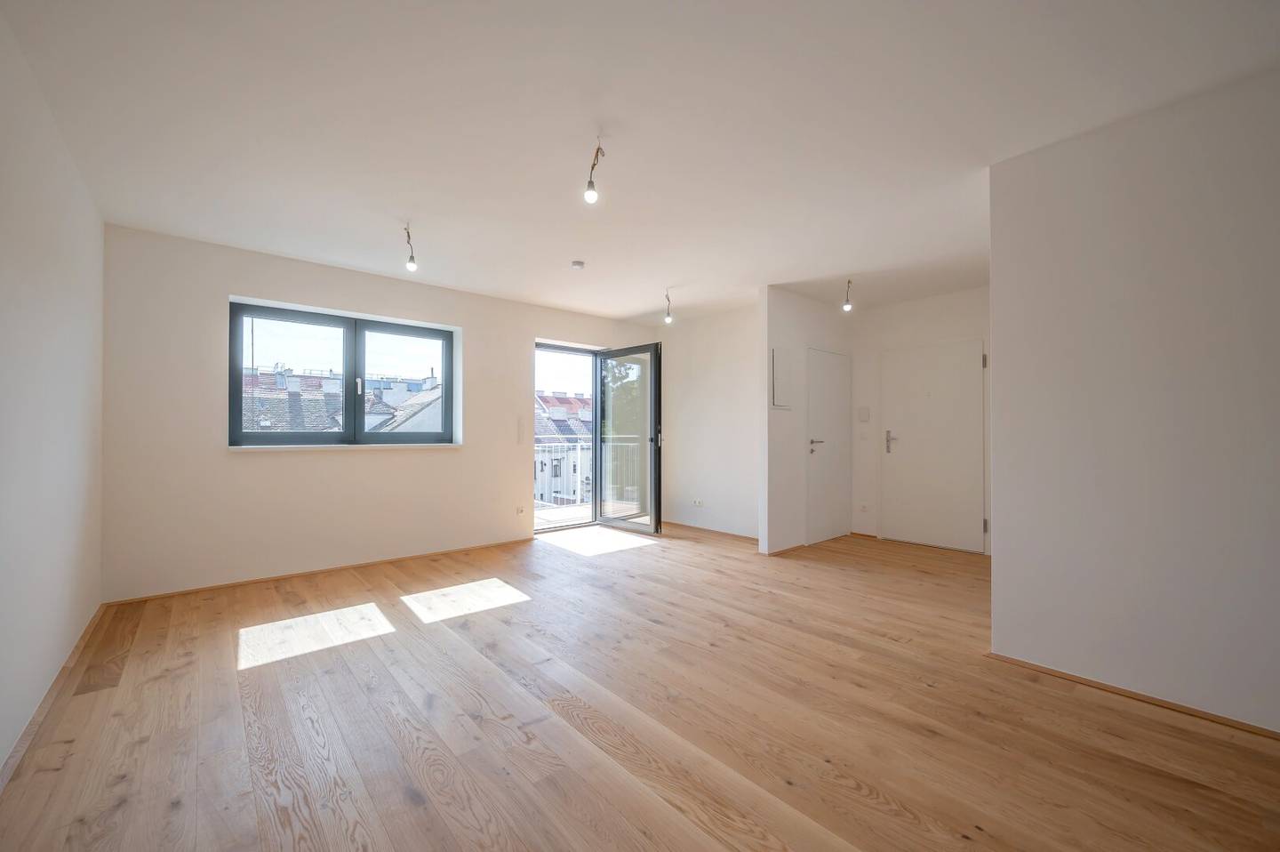 New 3 room first occupancy with balcony in a quiet location air heat pump
