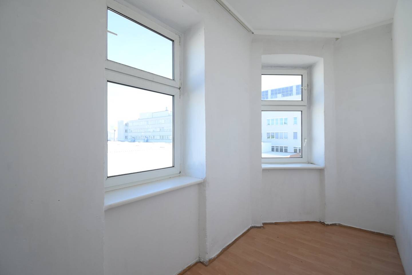 ++NEU++ Leistbare 3-Zimmer Altbau-Wohnung mit viel Potenzial (sanierungsbedürftig)! Toller Grundriss
