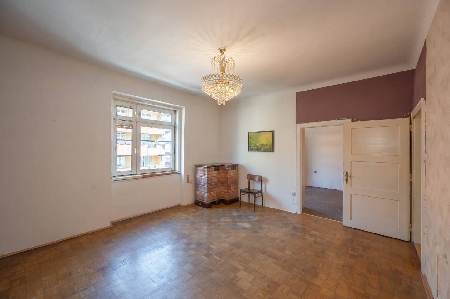 ++NEW++ Potential: 2-Room Old-Building Apartment (renovation needed) with separate kitchen