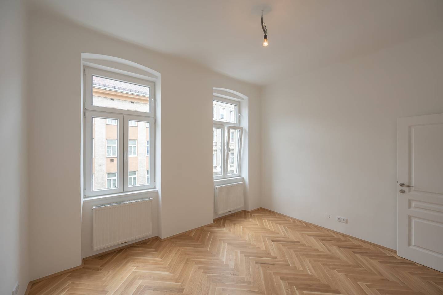 ++NEW++ Newly Renovated 3 room Old Building First Occupancy Ideal Layout