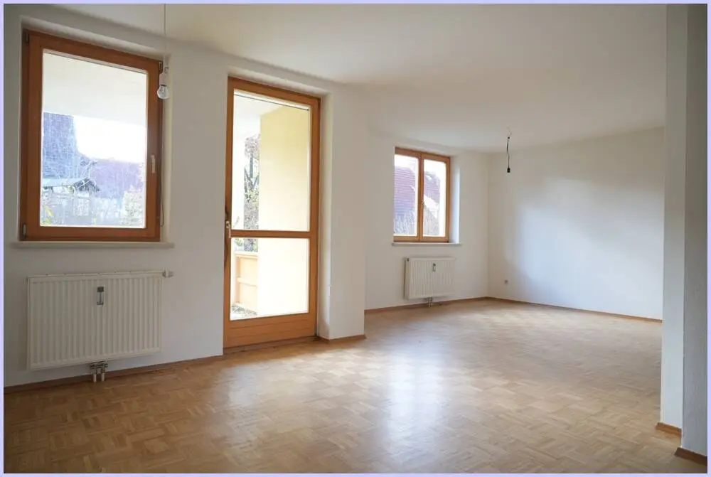 Bright apartment with terrace and garden access