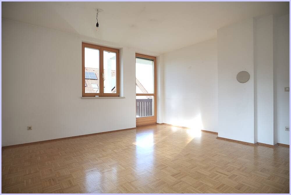 Wohnung im Erdgeschoss mit Garten und Parkplatz