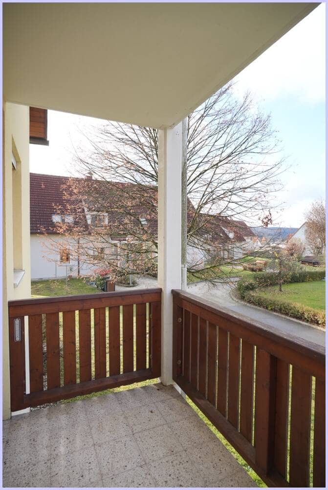 Wohnung im Erdgeschoss mit Garten und Parkplatz