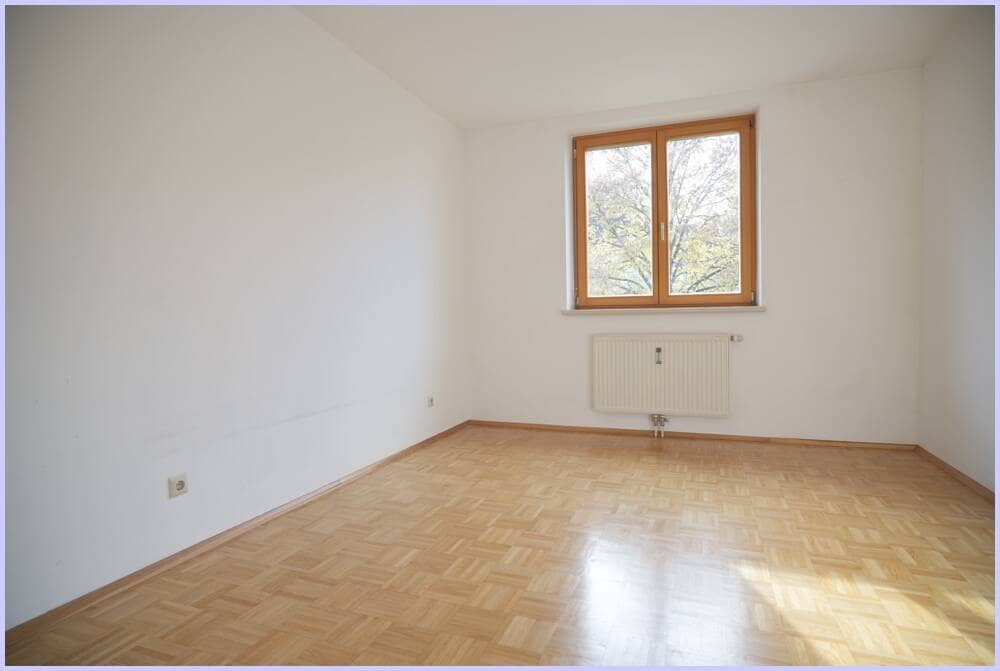 Wohnung im Erdgeschoss mit Garten und Parkplatz