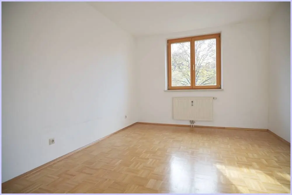 Ground floor apartment with garden and parking