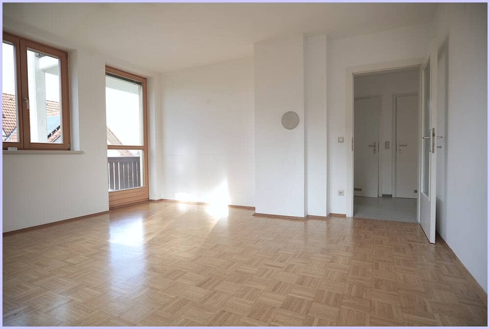 Wohnung im Erdgeschoss mit Garten und Parkplatz
