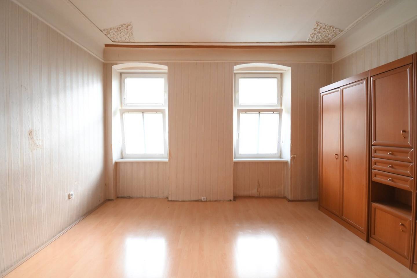 NEW in need of renovation 3 room apartment with a lot of potential