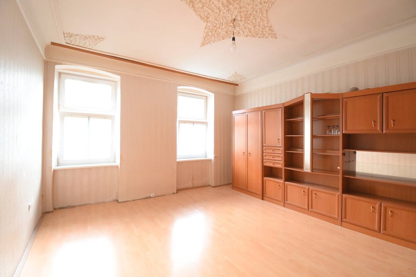 NEW in need of renovation 3 room apartment with a lot of potential
