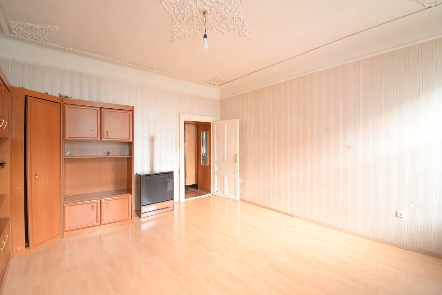 NEW in need of renovation 3 room apartment with a lot of potential