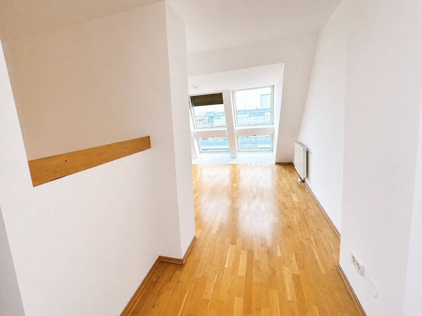 Dachgeschosswohnung with West Terrace bright