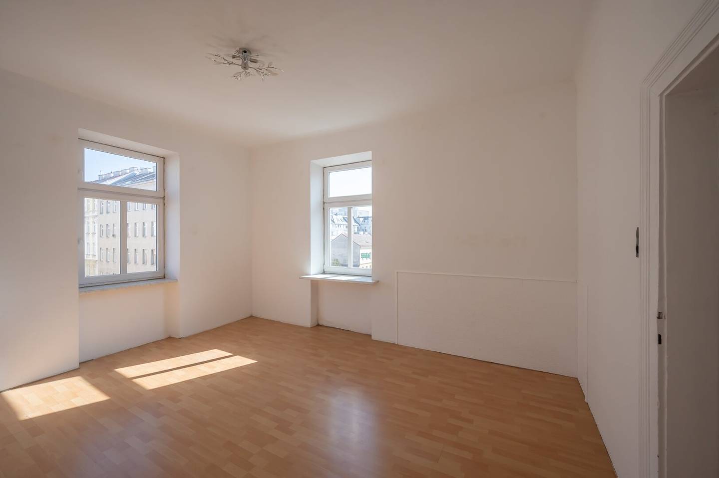 ++NEU++ 3 Zimmer Altbauwohnung (sanierungsbedürftige) - Umbau-Potenzial