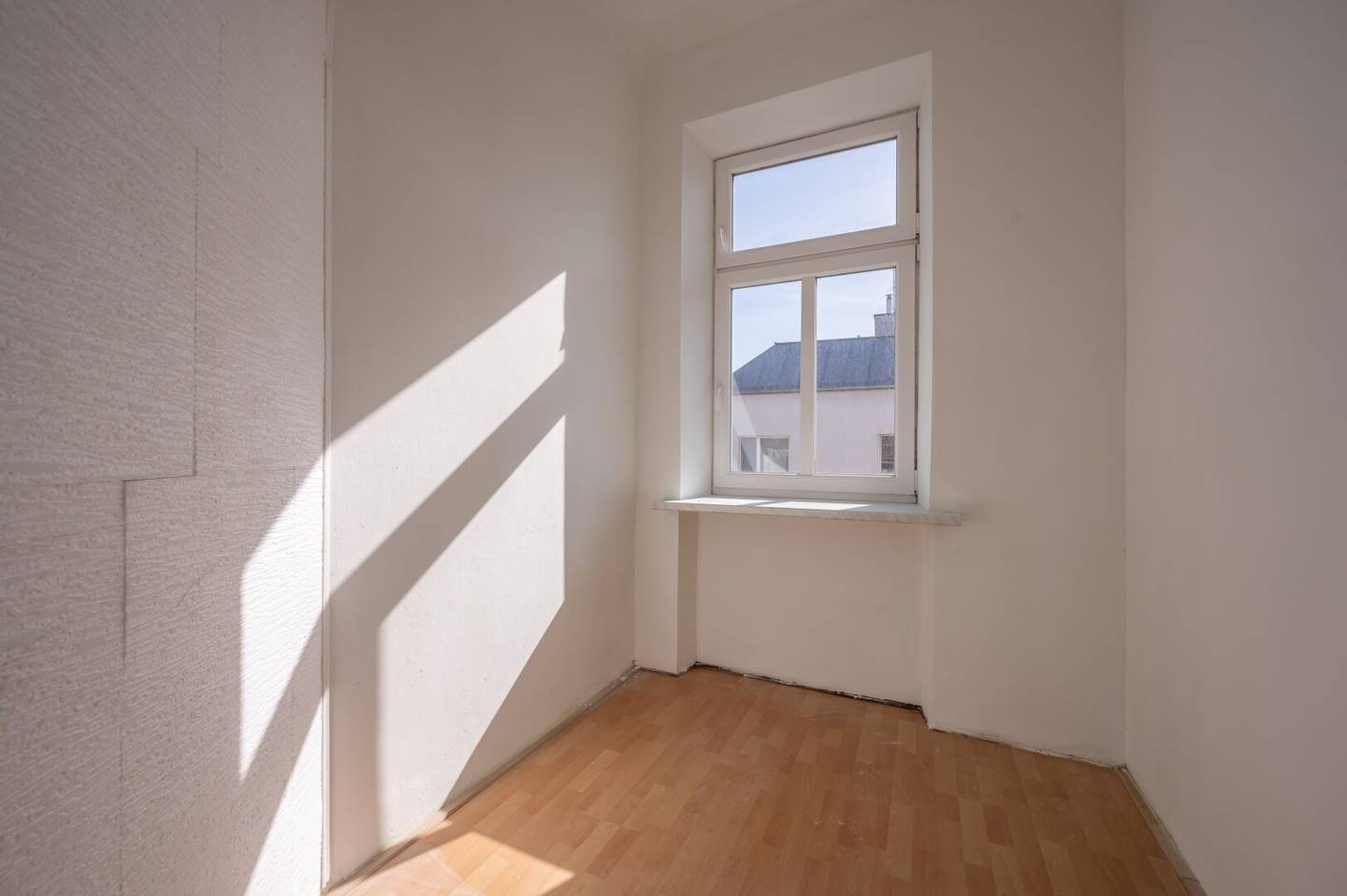 ++NEU++ 3 Zimmer Altbauwohnung (sanierungsbedürftige) - Umbau-Potenzial