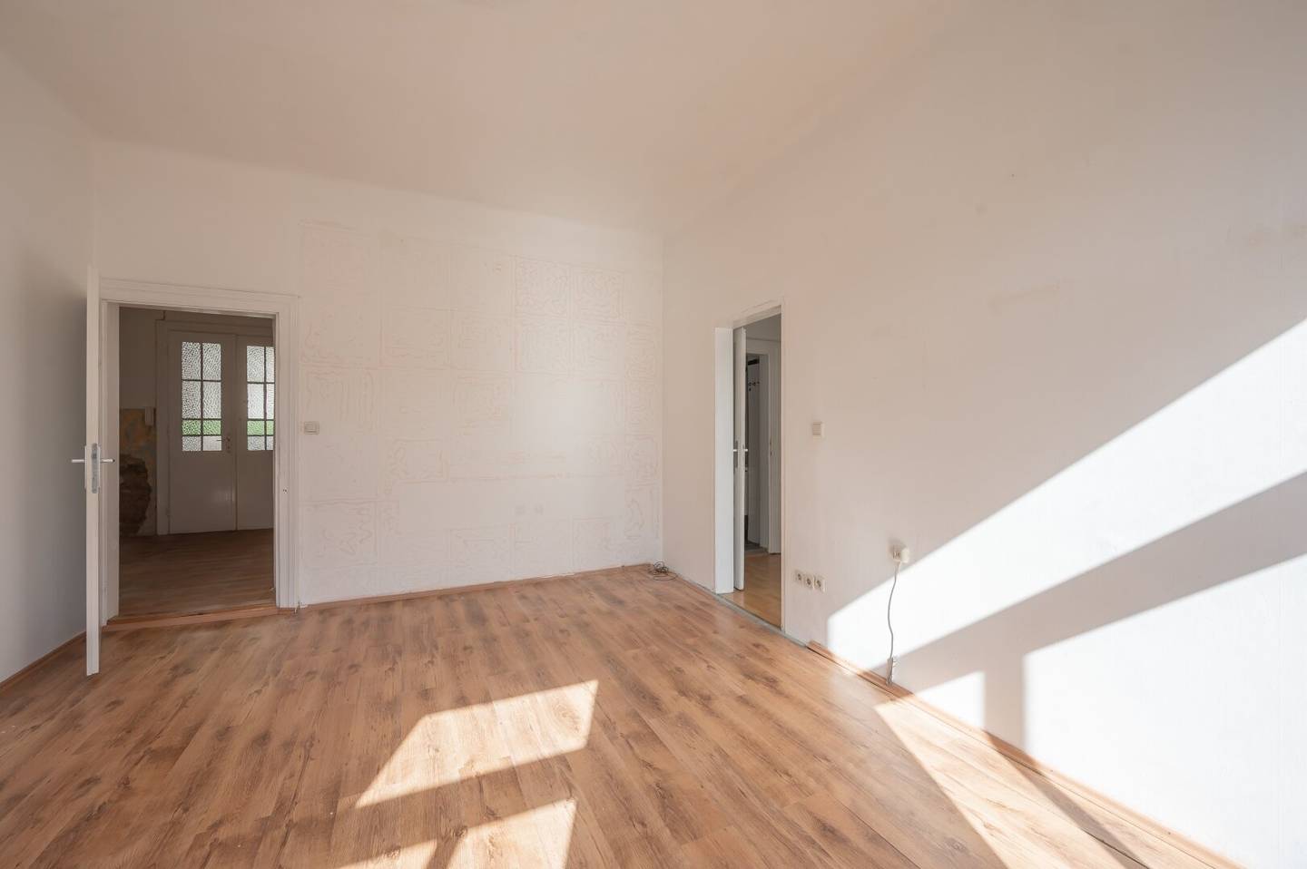 ++NEU++ 3 Zimmer Altbauwohnung (sanierungsbedürftige) - Umbau-Potenzial