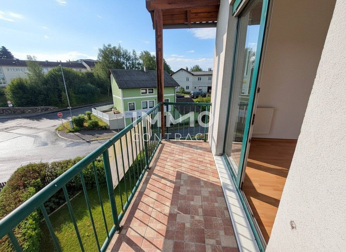 Apartment in the center with balcony and parking space
