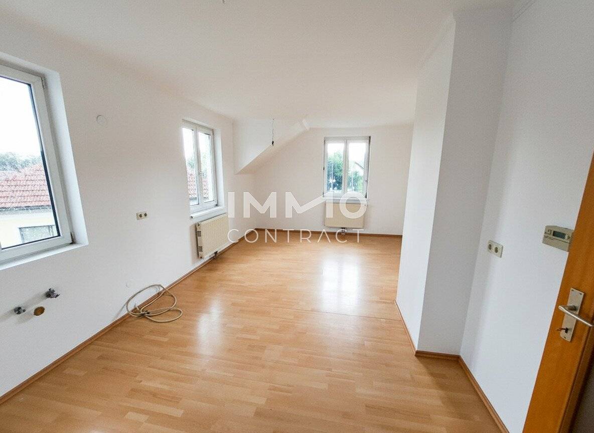 Apartment in the center with balcony and parking space
